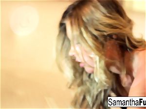 Samantha Saint fingers Her pussy